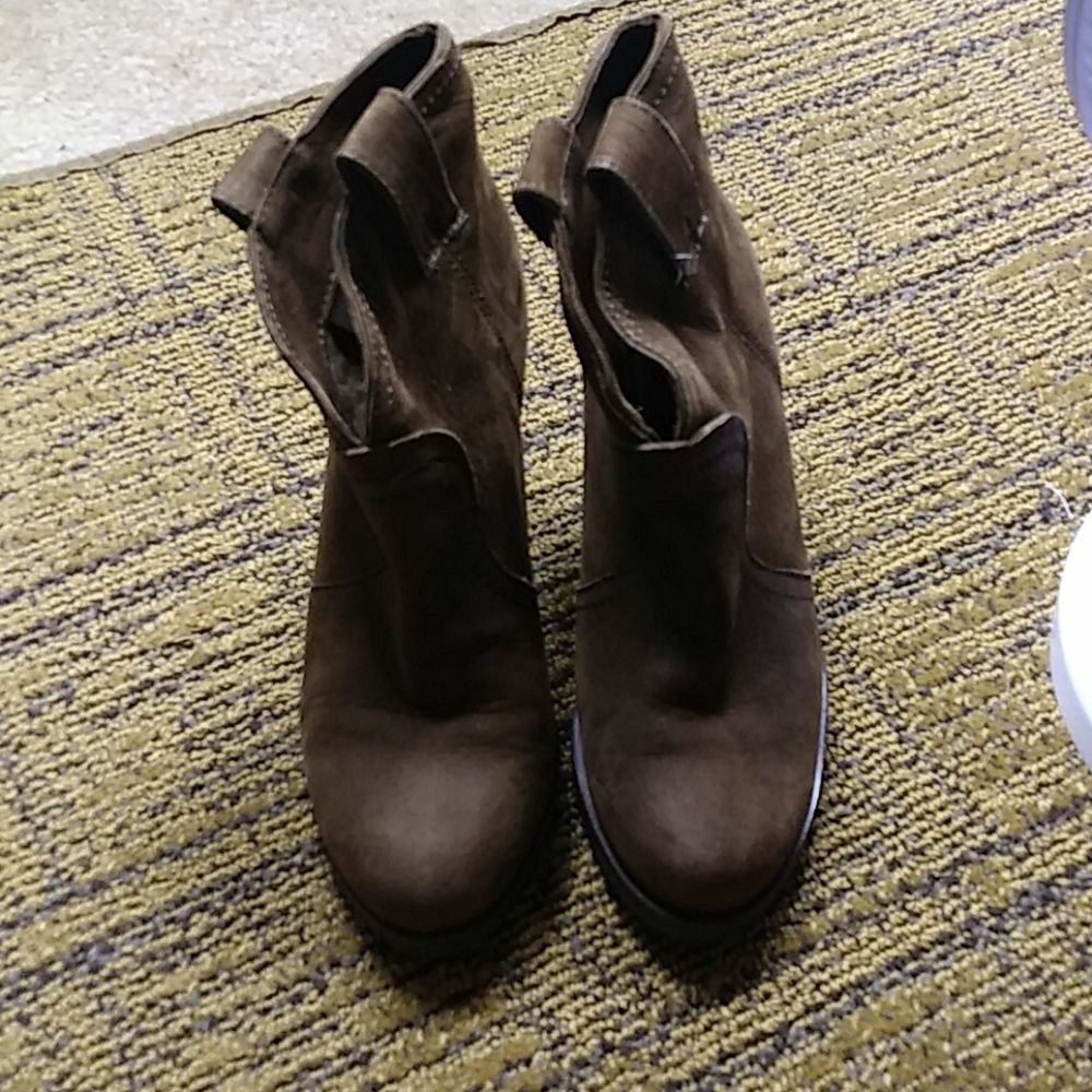 Boots - Picture 2 of 4